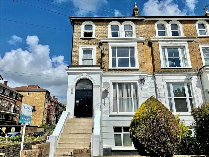 2 Bedroom Flat To Rent In Woodland Road, London N11