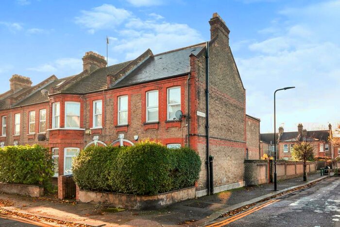 2 Bedroom Flat To Rent In Hibbert Road, Walthamstow, London, E17