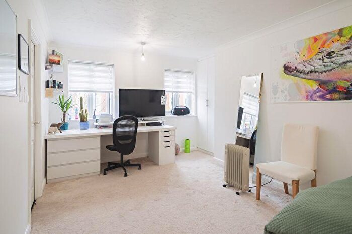 Studio For Sale In Walsingham Close, Hatfield, AL10