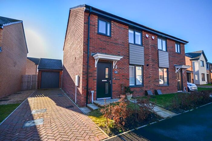 3 Bedroom Semi Detached House For Sale In Eden Park Court, Kenton Bank Foot, NE13