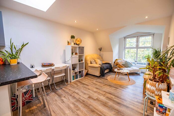 2 Bedroom Flat To Rent In Tottenham Lane, London, N8