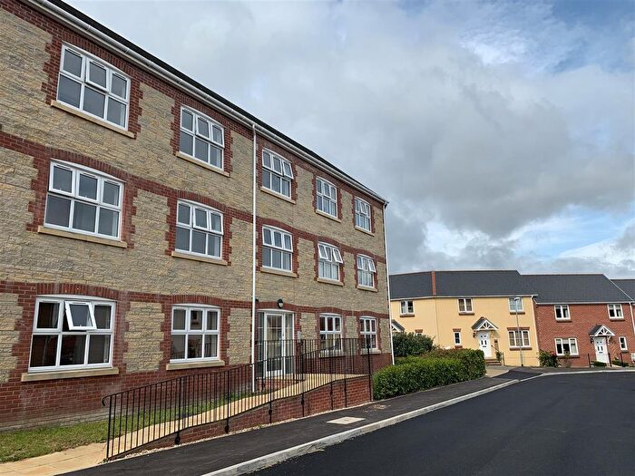 2 Bedroom Flat To Rent In Jubilee Close, Crewkerne, Somerset, TA18