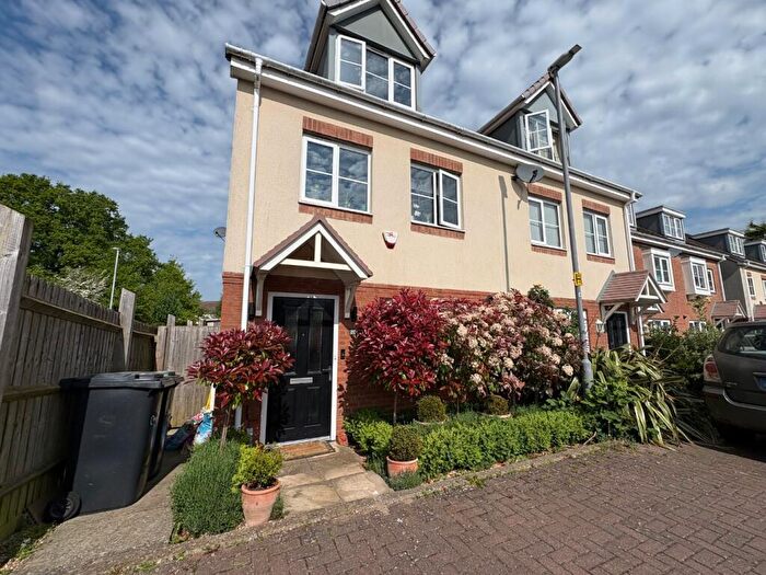 4 Bedroom Semi-Detached House To Rent In Verde Close, Luton, Bedfordshire, LU2