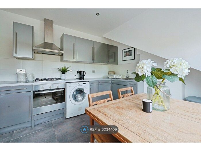 2 Bedroom Flat To Rent In The Vale, London, W3