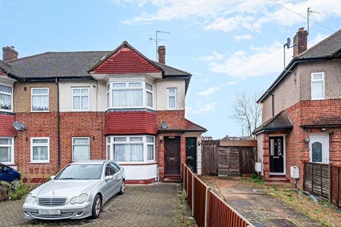 4 Bedroom Maisonette For Sale In Errol Gardens, Hayes, UB4