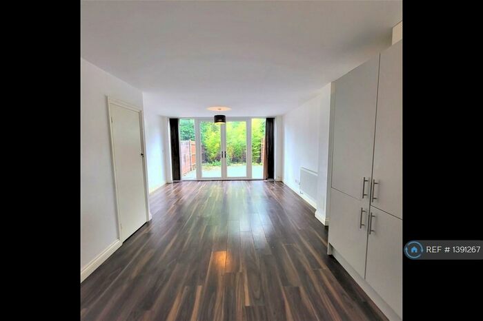 2 Bedroom End Of Terrace House To Rent In The Beeches, South Croydon, CR2