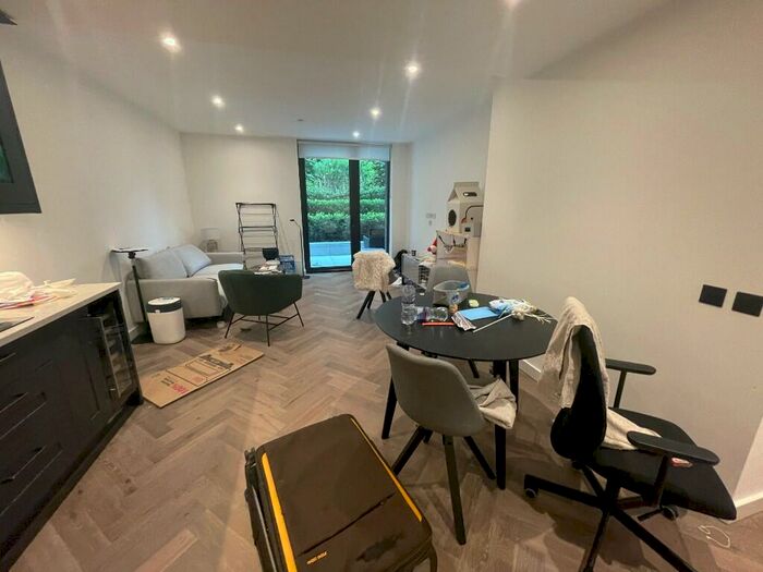 2 Bedroom Flat To Rent In Merino Gardens, London Dock, London, E1W