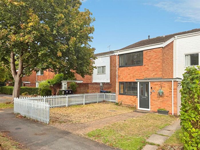 2 Bedroom End Of Terrace House For Sale In Kettlewell Close, Warwick, CV34