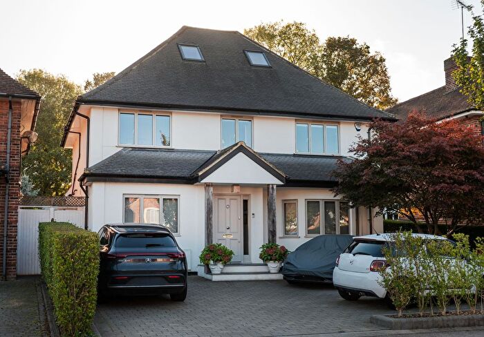 4 Bedroom Detached House For Sale In Bradmore Way, Brookmans Park, Hatfield, AL9