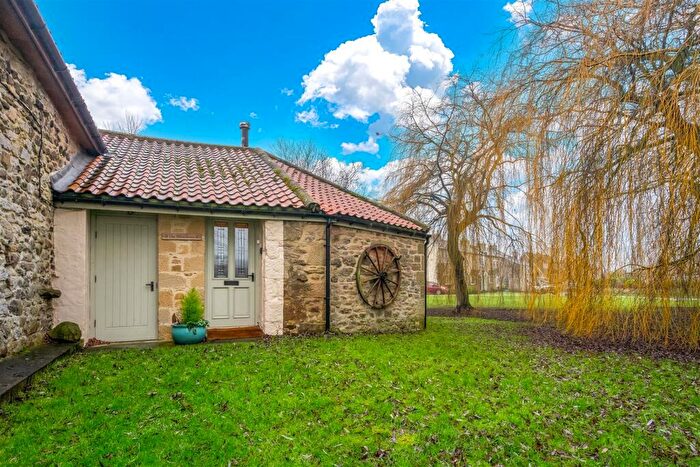 2 Bedroom Cottage For Sale In Marygate, Barton, DL10