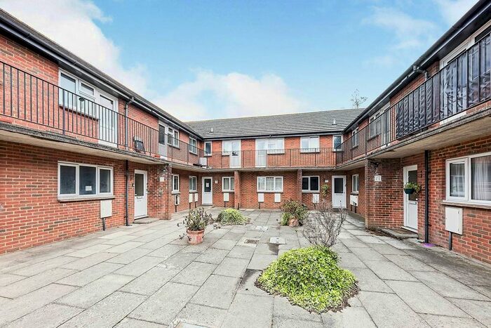 1 Bedroom Flat To Rent In Old Park Avenue, Canterbury, Kent, CT1