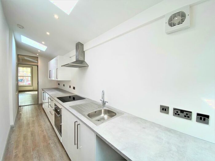 3 Bedroom Terraced House To Rent In Farrant Avenue, Woodgreen, N22