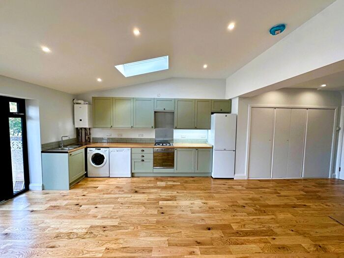 4 Bedroom Terraced House To Rent In Blakenham Road, Tooting Bec, London, SW17