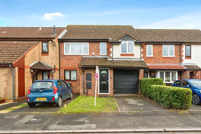 2 Bedroom Maisonette For Sale In Grove Gardens, Southampton, SO19