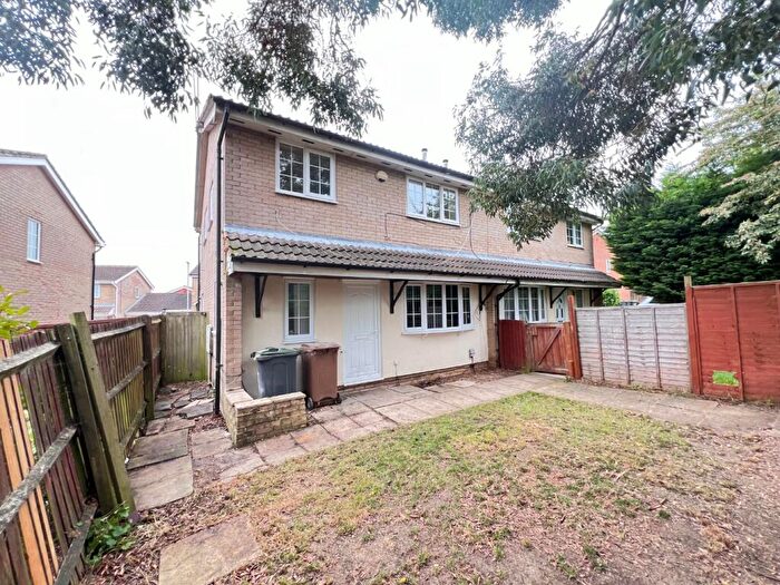 2 Bedroom Terraced House To Rent In Rochford Drive, Luton, LU2