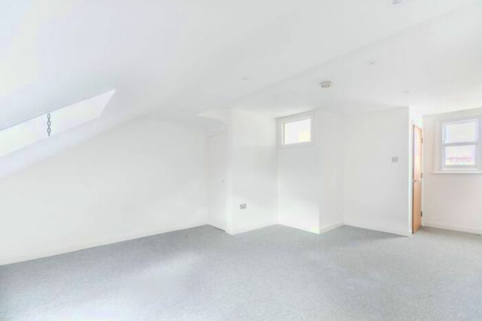 2 Bedroom Flat To Rent In Mitcham Road, Tooting, London, SW17