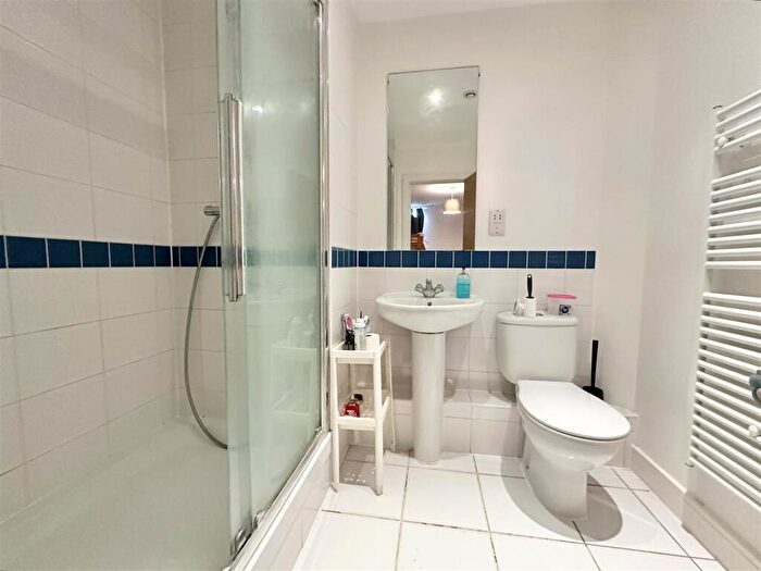 2 Bedroom Flat To Rent In Chapter Walk, Bristol, BS6