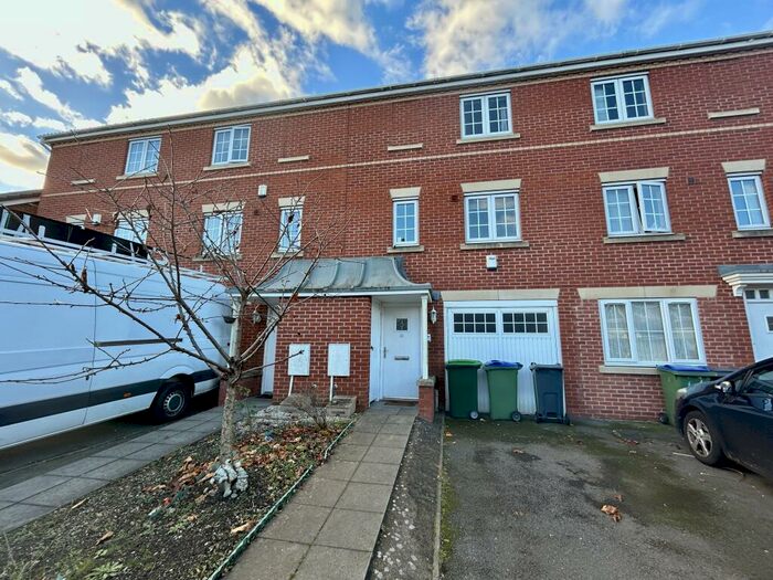 3 Bedroom Semi-Detached House To Rent In Callaghan Drive, Oldbury, B69