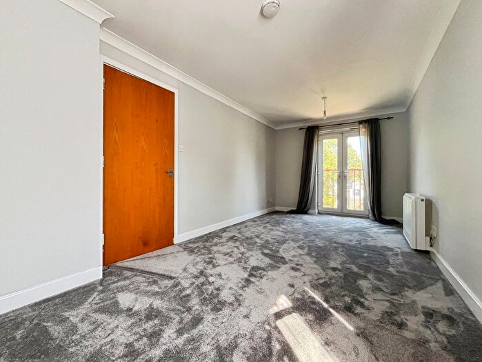2 Bedroom Flat To Rent In Pelham Place, Ealing, W13
