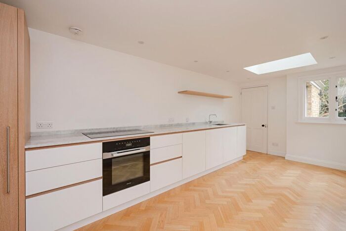 3 Bedroom Terraced House To Rent In Gloucester Road, Kew, TW9