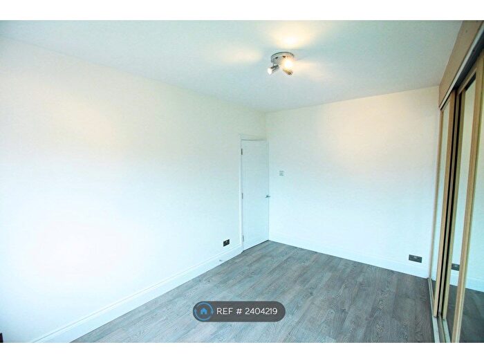 1 Bedroom Flat To Rent In Parkside Way, Harrow, Middlesex, HA2