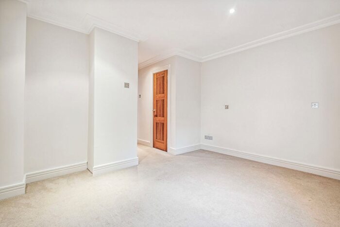 1 Bedroom Flat For Sale In Oriel Drive, Barnes, SW13