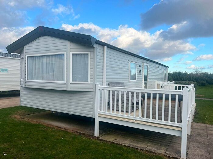 2 Bedroom Mobile/park Home For Sale In Gronant, Prestatyn, LL19
