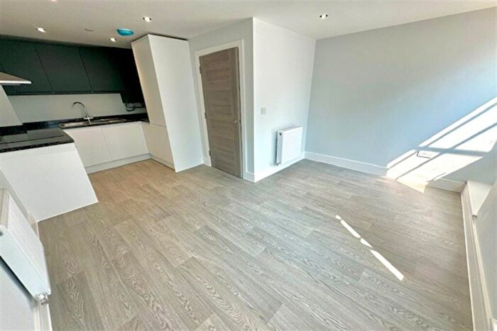 1 Bedroom Apartment To Rent In Clarendon Apartments, Canal Walk, SO14