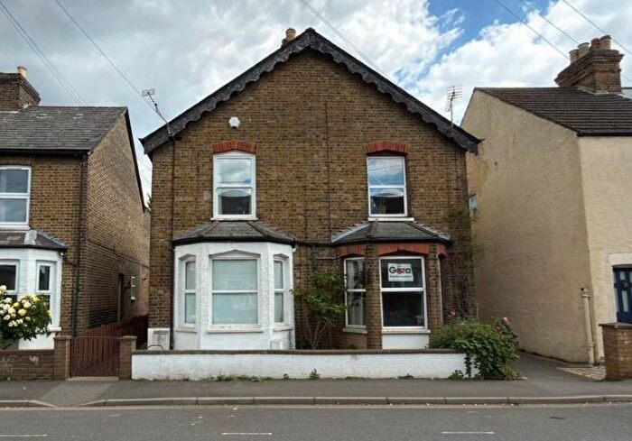Studio For Sale In Basement At Albert Road, Yiewsley, West Drayton, Middlesex, UB7