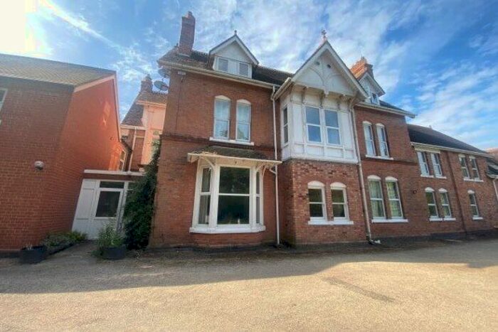 2 Bedroom Flat To Rent In Hoggrills End Lane, Birmingham, B46