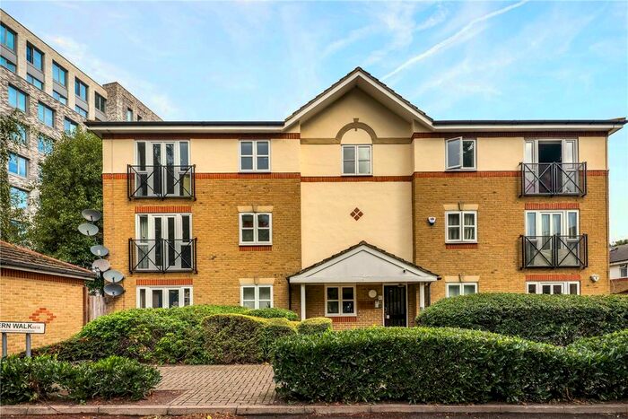 2 Bedroom Flat To Rent In Winter Lodge, Fern Walk, Bermondsey, London, SE16