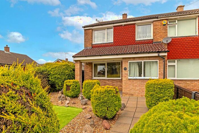 3 Bedroom End Of Terrace House For Sale In Handcross Road, Luton, LU2