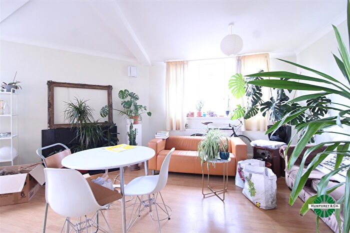 2 Bedroom Flat To Rent In Mare Street, E8