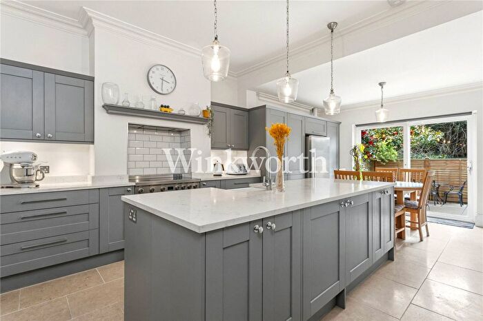 3 Bedroom Flat For Sale In Radcliffe Road, London, N21