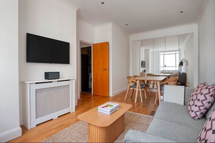 2 Bedroom Flat To Rent In County Hall, Waterloo, London, SE1