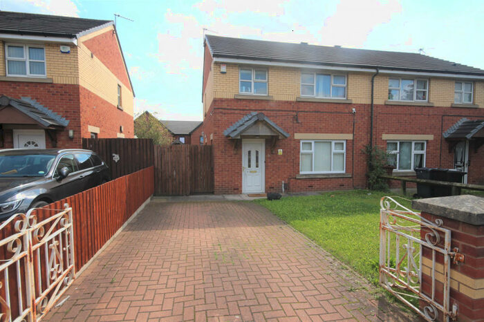 3 Bedroom Semi-Detached House To Rent In Glensdale Grove, Leeds, West Yorkshire, LS9