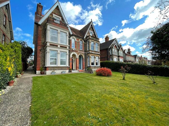 2 Bedroom Flat To Rent In London Road, HP11