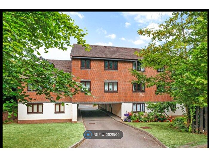 1 Bedroom Flat To Rent In Crowthorne Road, Bracknell, RG12