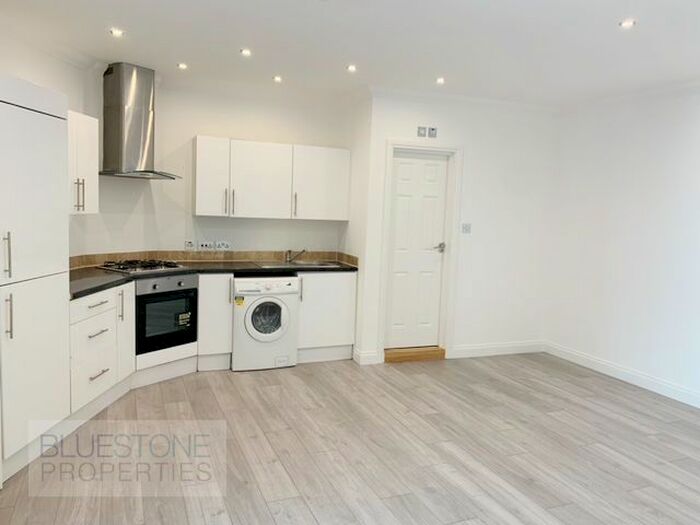 Studio To Rent In South End, South Croydon, CR0