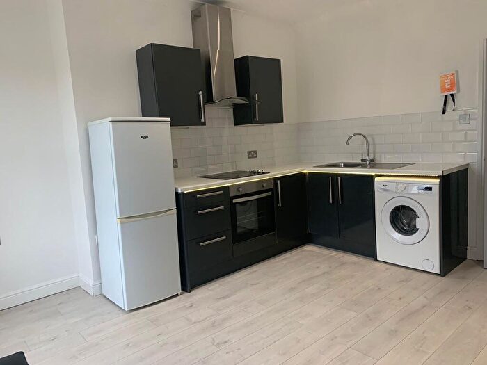 2 Bedroom Flat To Rent In Picton Road, Liverpool, Merseyside, L15