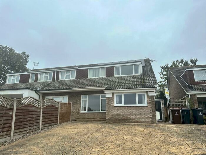 5 Bedroom Semi-Detached House To Rent In Tangerine Close, Colchester, CO4