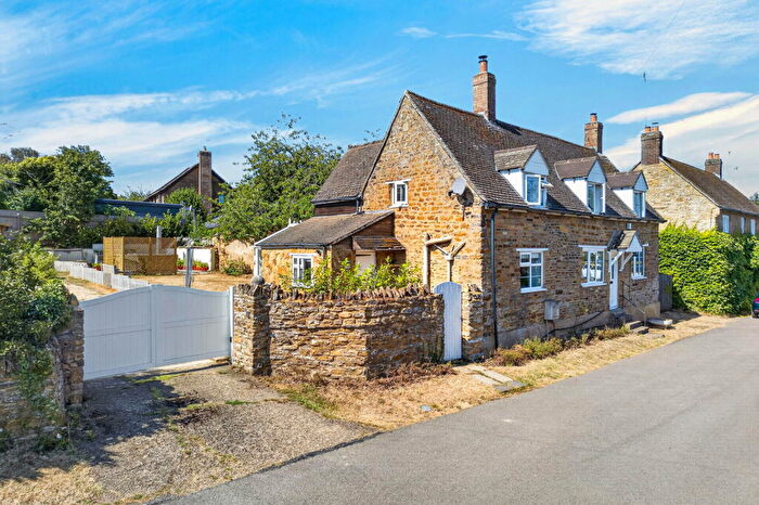 4 Bedroom Detached House For Sale In Bridle Road, Hannington, NN6