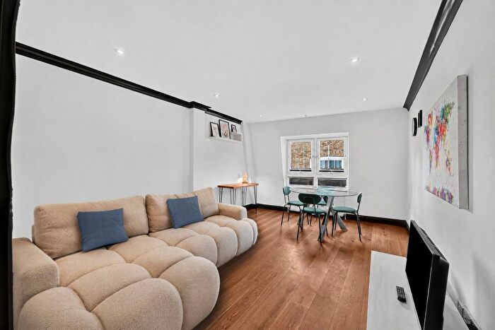 1 Bedroom Flat To Rent In Floral Street, Covent Garden, WC2E