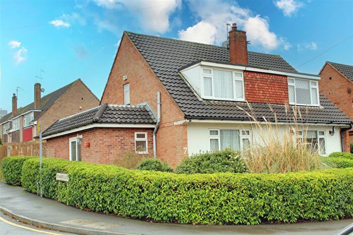 2 Bedroom Semi Detached House For Sale In Albemarle Avenue, Potters Bar, EN6