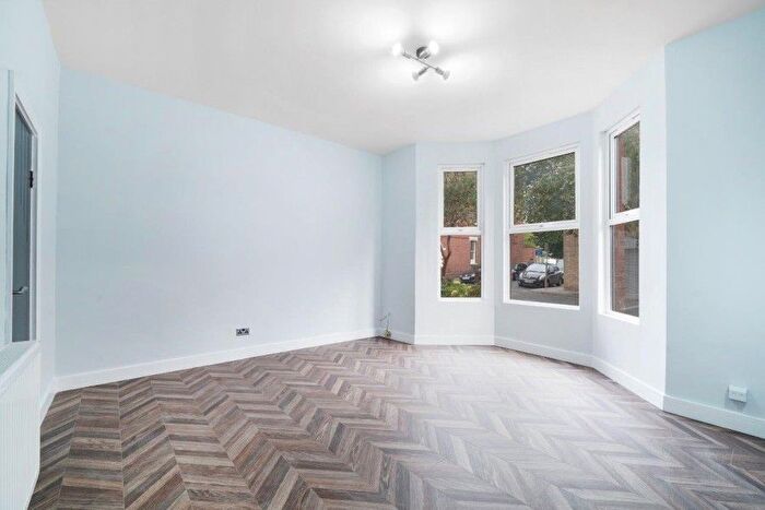 1 Bedroom Flat To Rent In St Johns Road, TW9