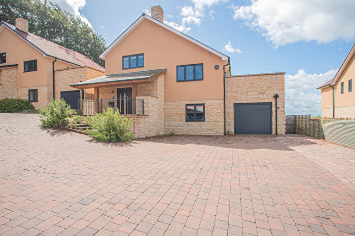 4 Bedroom Detached House To Rent In Chestnut Drive, Wotton-under-edge, Gloucestershire, GL12