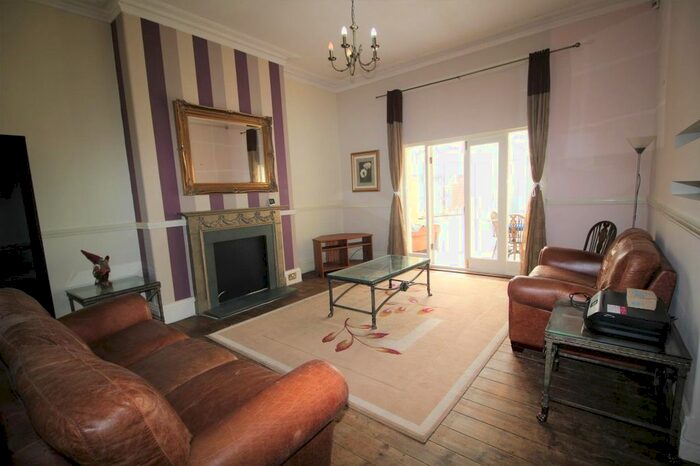 3 Bedroom Flat To Rent In Osborne Road, Jesmond, Newcastle Upon Tyne, NE2