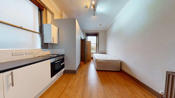 Studio To Rent In Fordwych Road, London, NW2