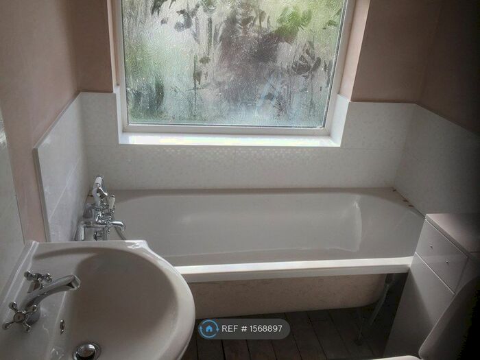 3 Bedroom Semi-Detached House To Rent In Gorsty Hill, Rowley Regis, B65