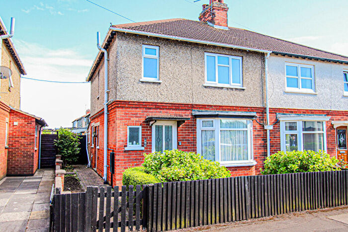 3 Bedroom Semi-Detached House For Sale In Hawthorne Road, Finedon, NN9